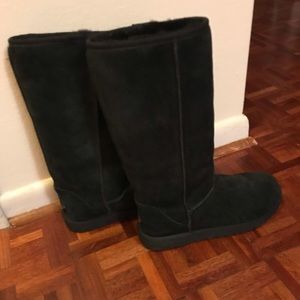 Tall black Uggs